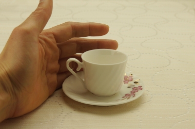 手のひらサイズのミニコーヒーカップ＆ソーサー
