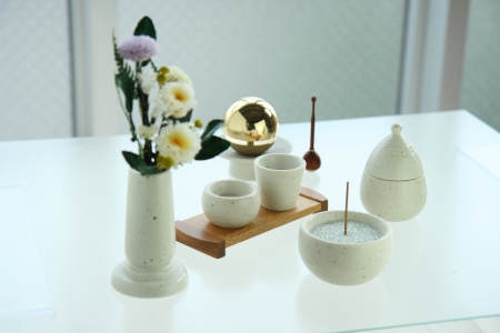 セラミックアルテの陶製モダン仏具「白ミカゲ」シリーズ